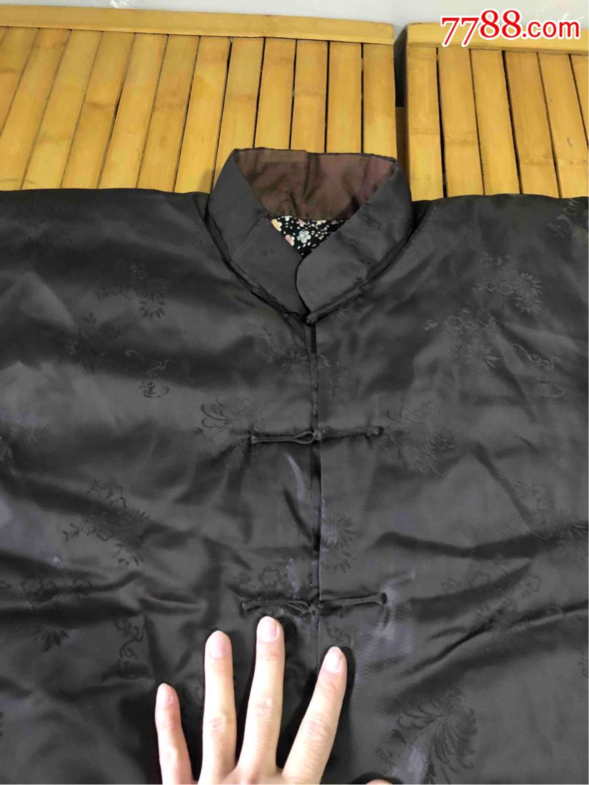 老式绸面暗花对襟棉袄