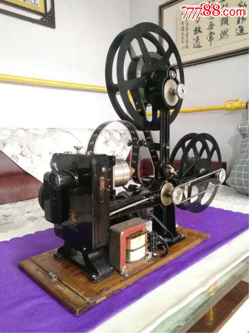 罕见1920年代德国克虏伯手摇加电动一体式35毫米电影放映机,带原箱