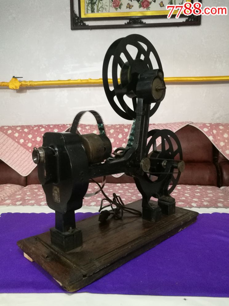 稀有1920年代前后德国克虏伯手摇35毫米电影放映机