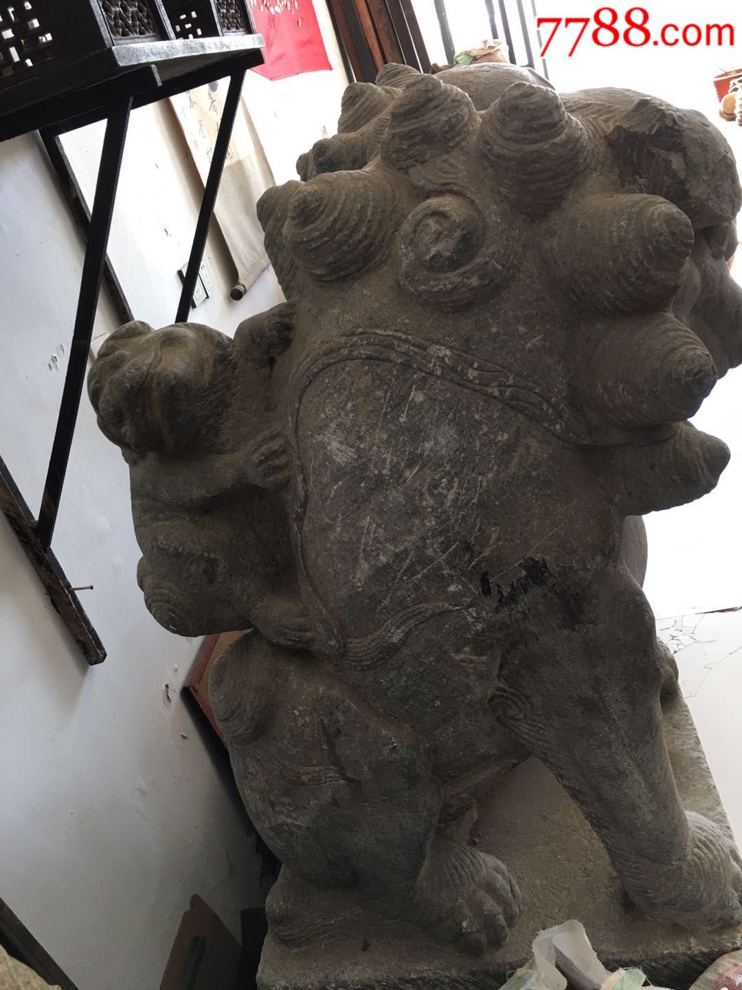 明代青石狮子一对,品相完好保存完整,雕刻精美,包浆老辣,源头无磕碰
