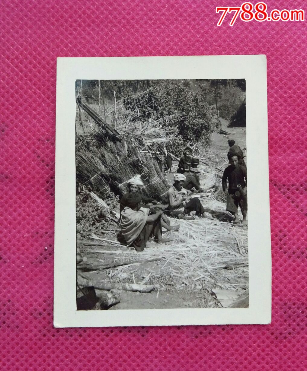 五十年代云南少数民族照片《怒江傈僳族自治州,异地风土人情,有一定的