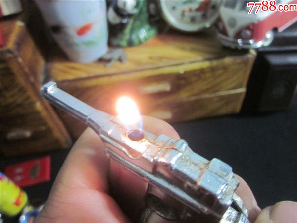 上世纪80-90年代老式金属塑料异性打火机收藏~小手抢打火机.54