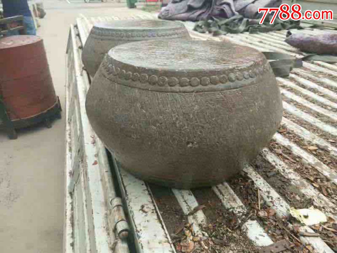 清代青石石鼓一对,个头够大双面鼓钉.