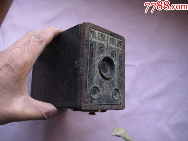 一只清代最早的外国进口照相机