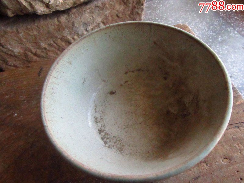 清代里白外绿《陶碗》有点水裂,器型,釉水高古,如图