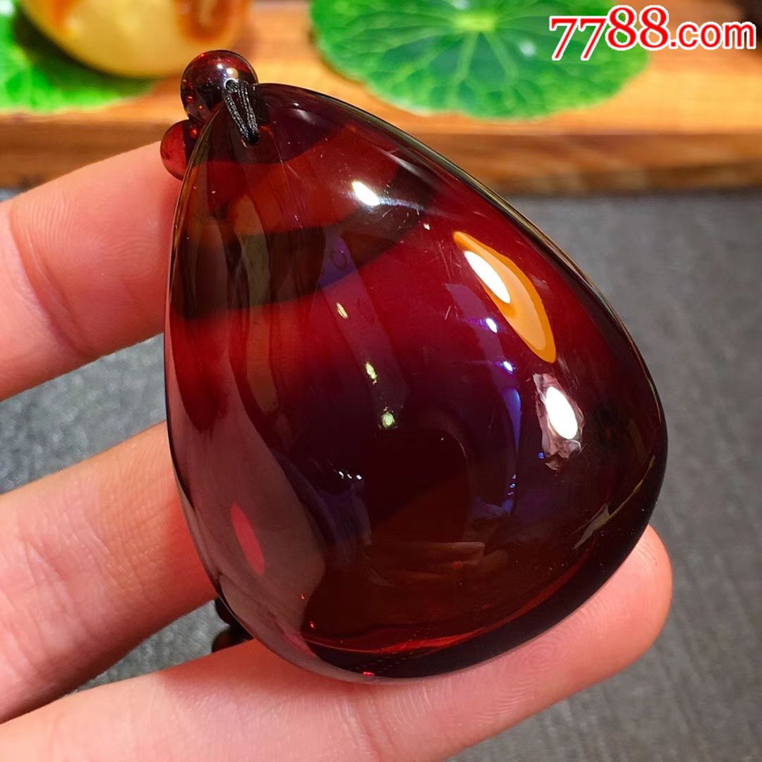 纯天然血珀水滴吊坠,原石打磨,颜色红润,无杂裂,净水,圆润饱满_价格
