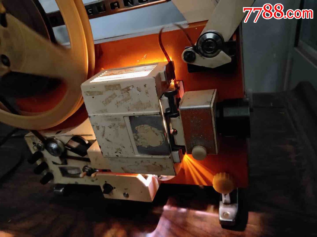 甘肃产甘光牌875一体电源放映机品相一流声音响亮图像清晰无影布