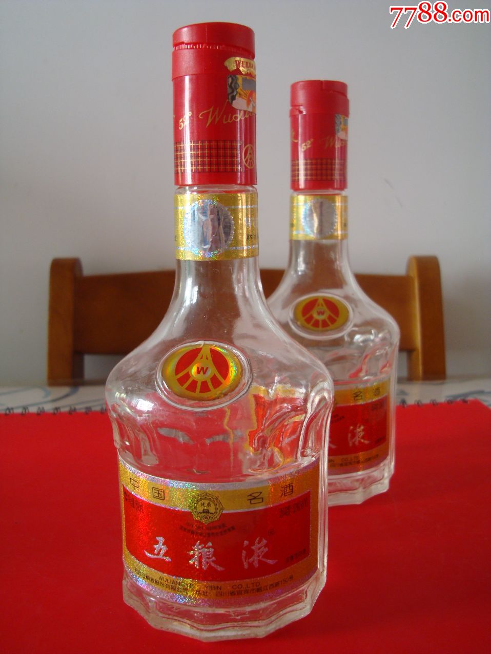 2006年五粮液酒52度――空酒瓶一对