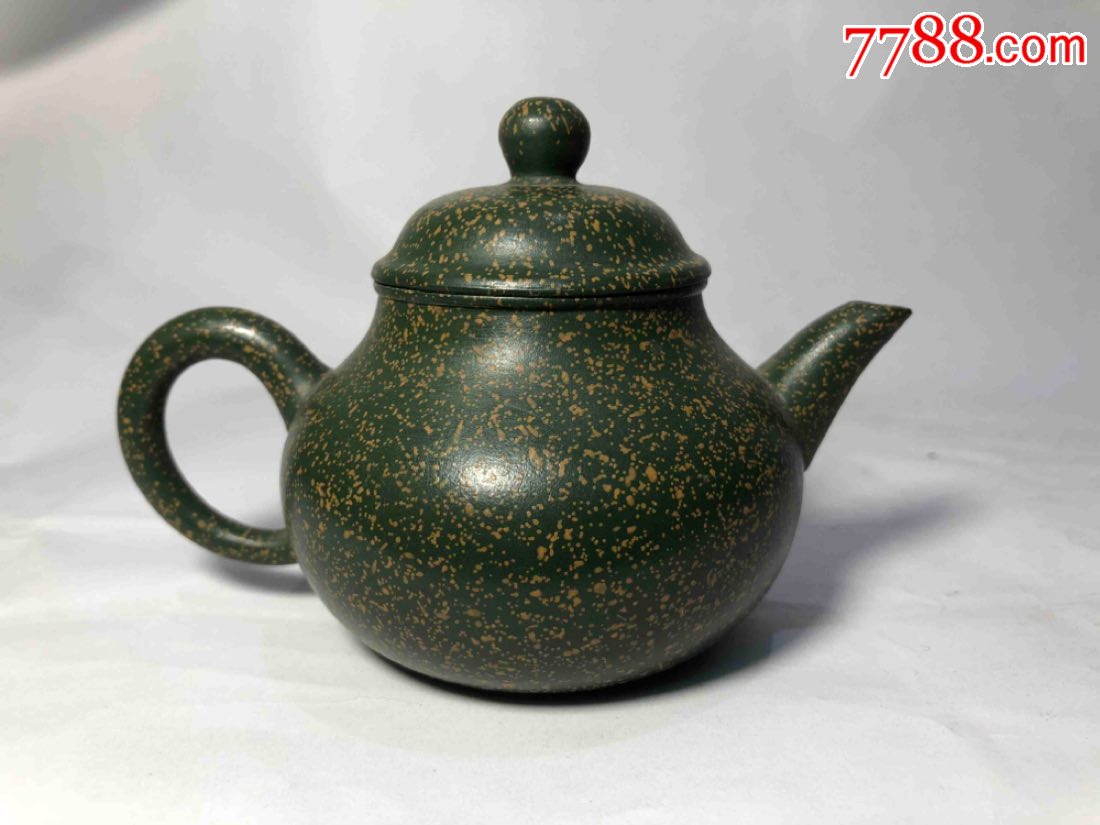 珍贵的芝麻绿泥紫砂壶小品