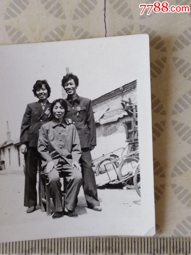 结婚照~新郎新娘~平房~倒骑驴