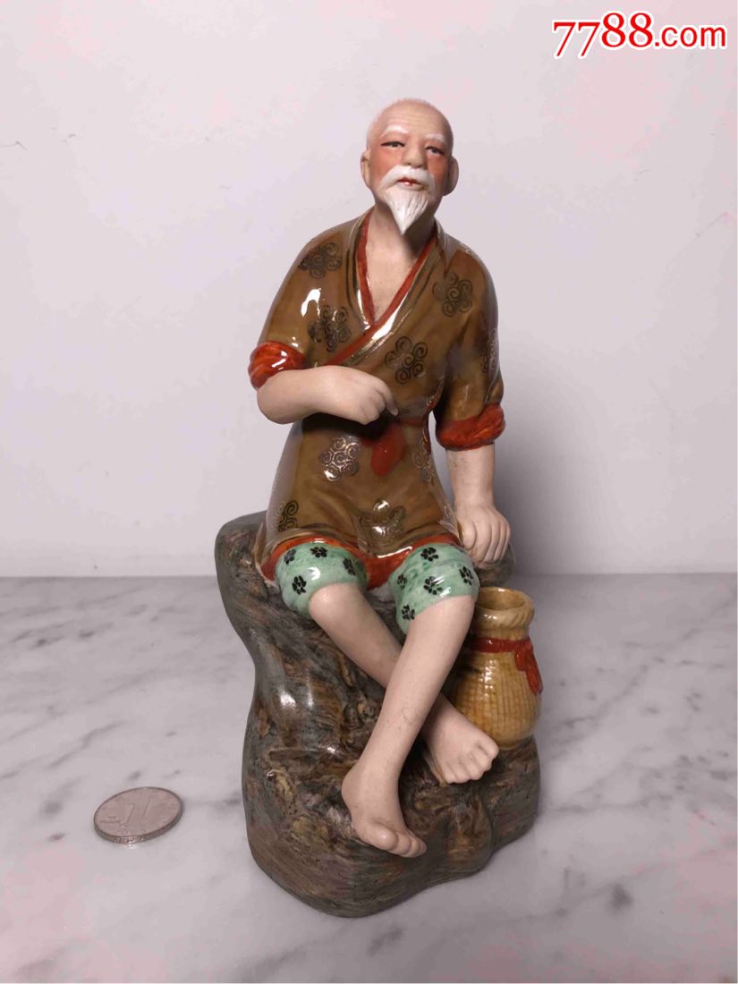 精品文革景德镇雕塑瓷厂粉彩描金渔翁瓷塑摆件