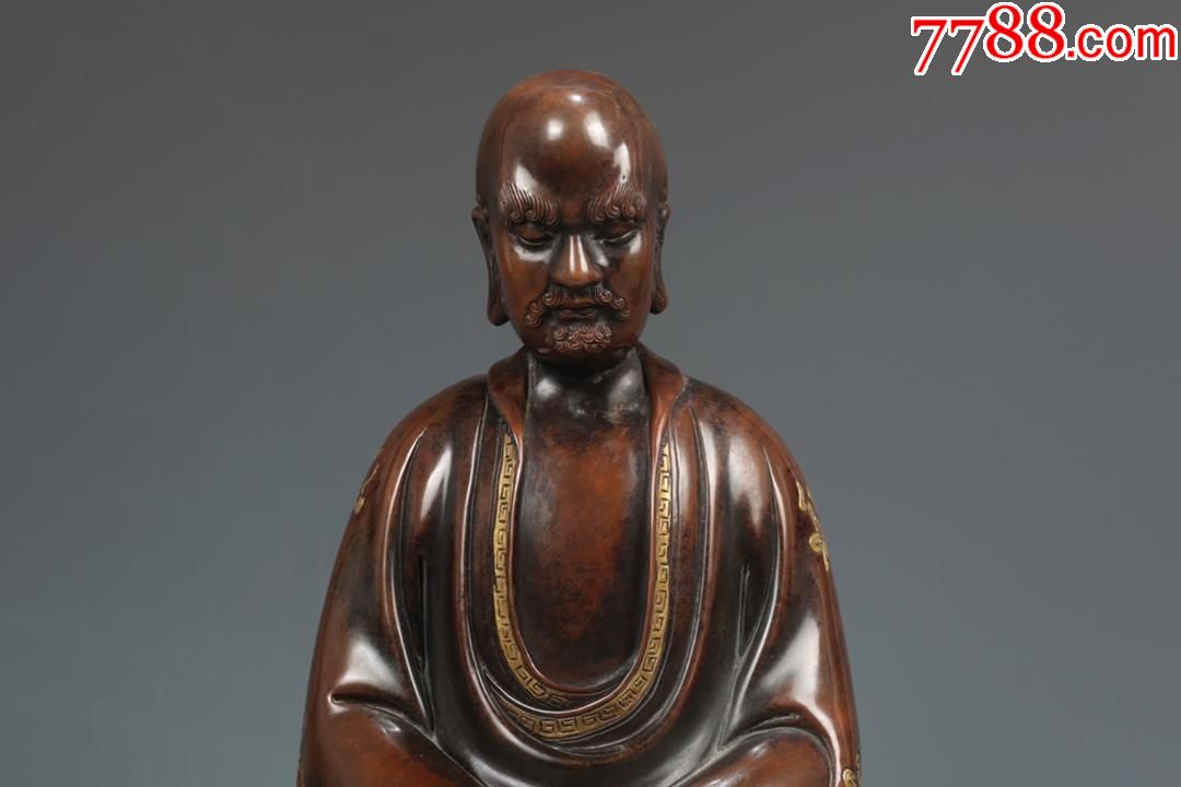 明精铸铜胎鎏金罗汉坐像罗汉浓眉卷须,眼睑微垂,大耳垂肩,庄严法相