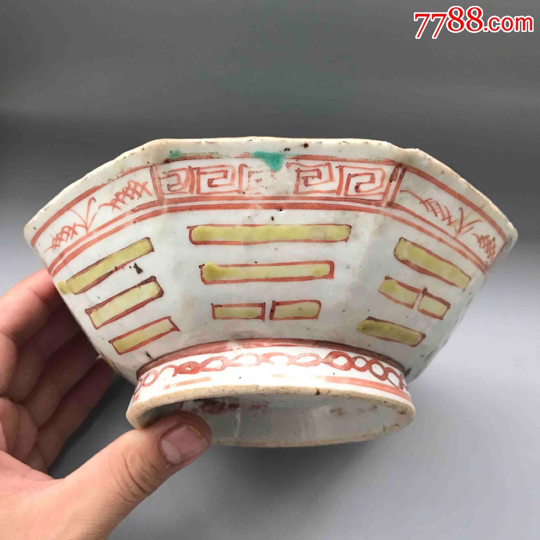 晚清松石绿粉彩八卦八角碗