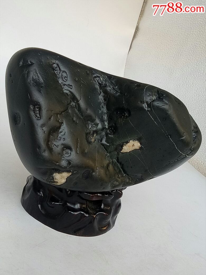 黑金刚陨石(微弱磁)