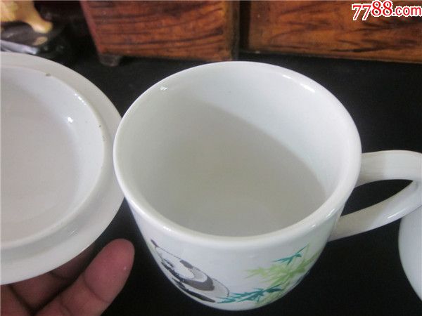 上世纪80年代瓷质熊猫造型瓷质水杯一对民俗老物品.