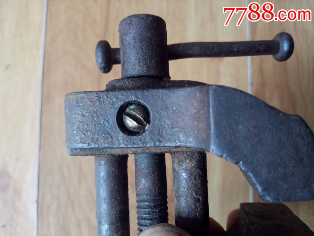 老民国时期日本台钳子,修表用的小台钳子,300元包邮了,_价格300.