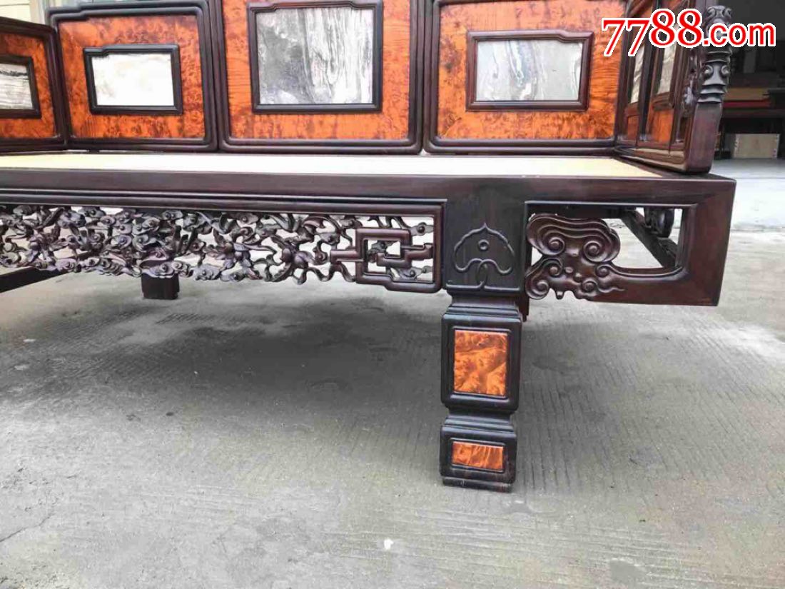 苏式老红木鸦片床:床框镶嵌金丝楠木.