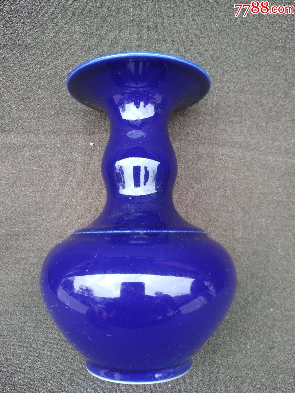 霁蓝釉花瓶