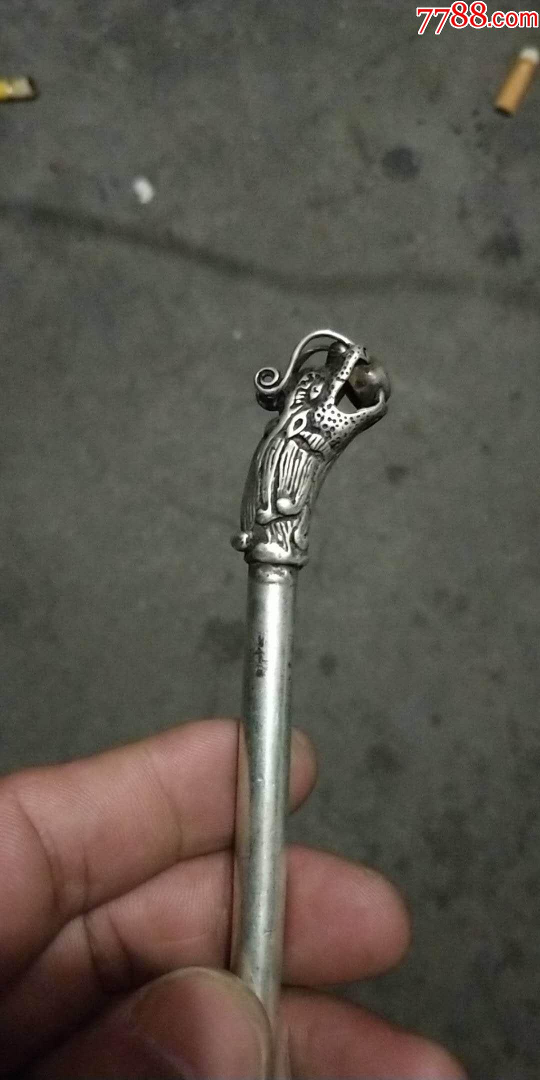 白色银簪子龙头