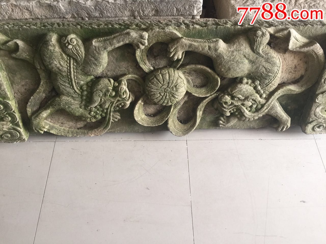 清代石板,高浮雕,雕刻双狮戏绣球,两侧雕刻祥云,大气完整,适合会所