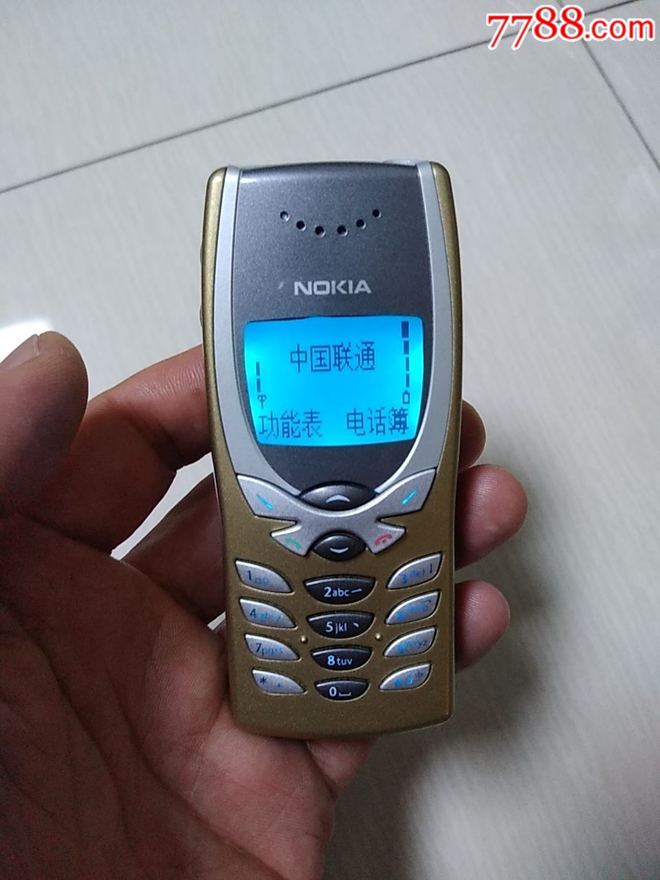 诺基亚8250一个,金色外壳!值得收藏!