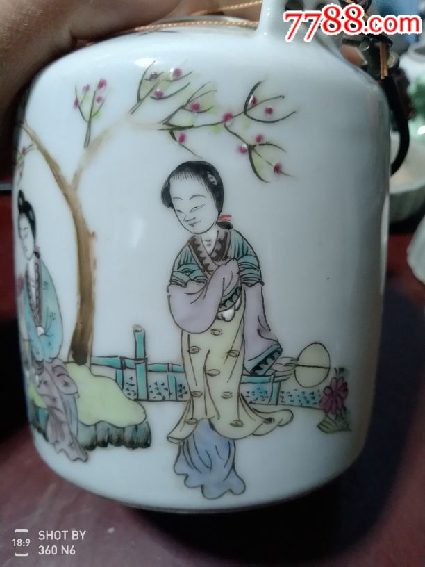 清代仕女茶壶(有款:同治风格)清代粉彩茶壶书籍粉彩年制茶壶侍女巴黎茶壶装修粉彩图片