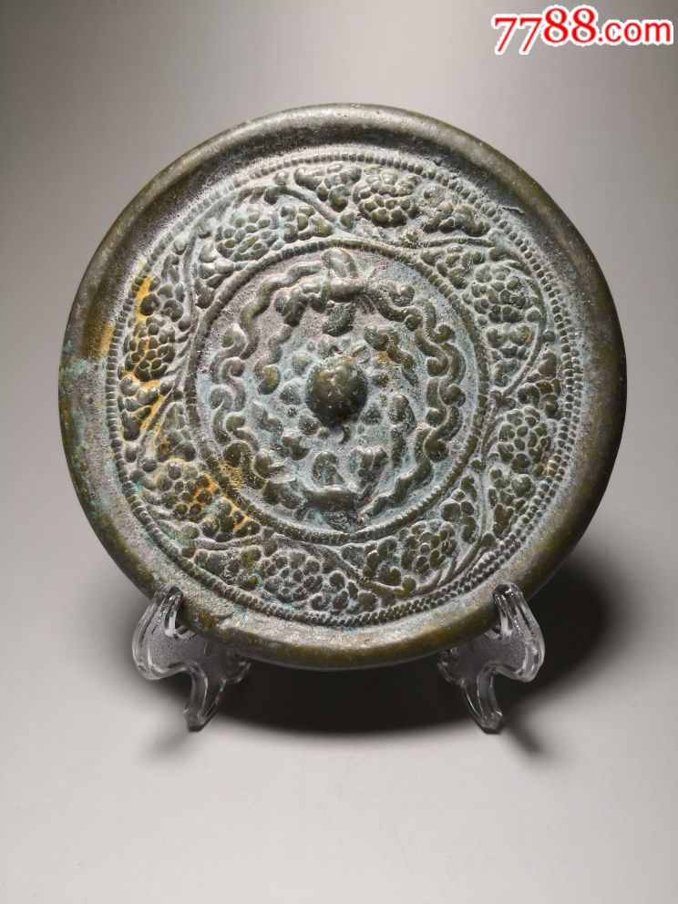 双凤缠枝葡萄铜镜,铜镜,辽金宋,青铜,圆形,龙/凤纹,中(14cm—9cm)