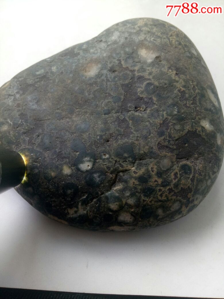 天珠玻璃陨石(透绿黄光)
