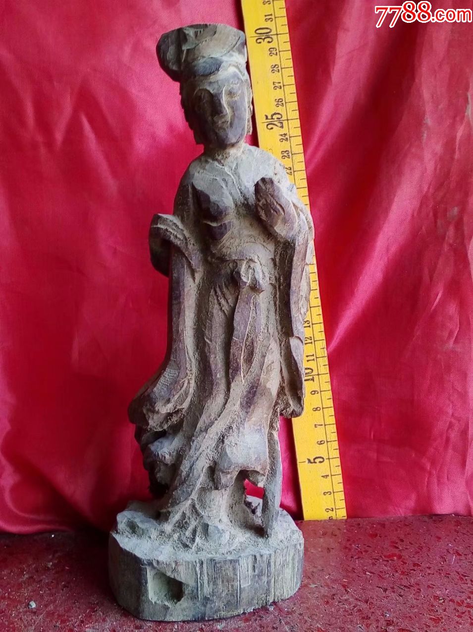 包邮特价,不知道什么红木雕刻人物,拿着拂尘的仙女,是何仙姑吗