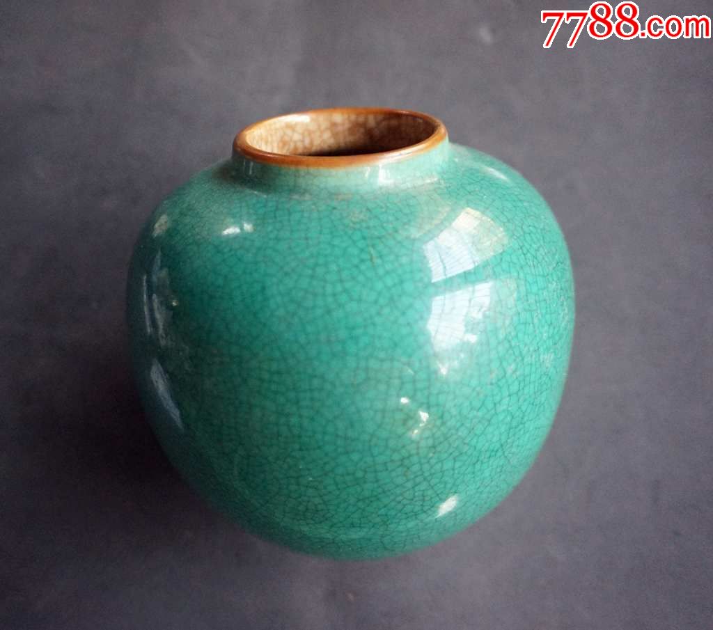 清代名窑哥瓷绿釉罐高约12.5厘米
