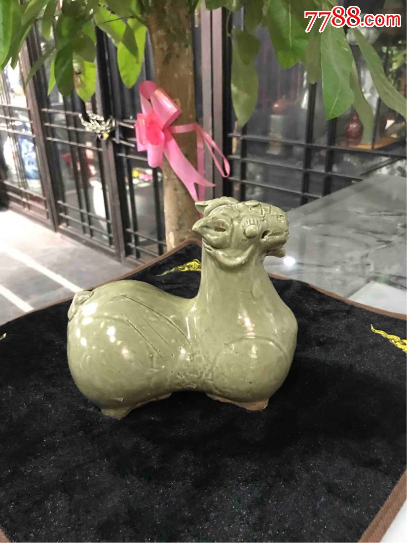 高古瓷羊摆件