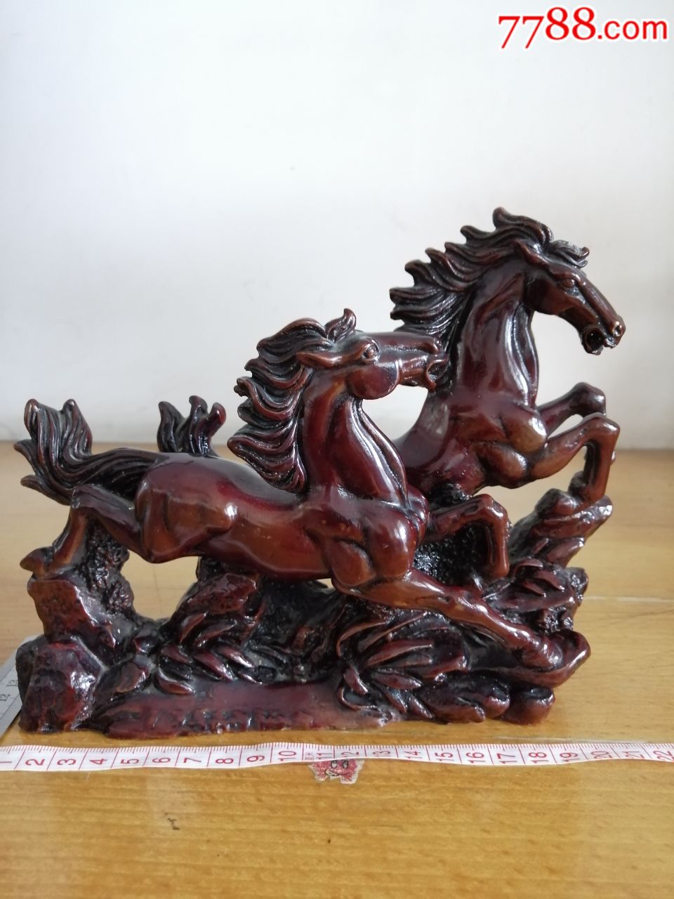 现代工艺品00年代树脂双马奔腾摆件