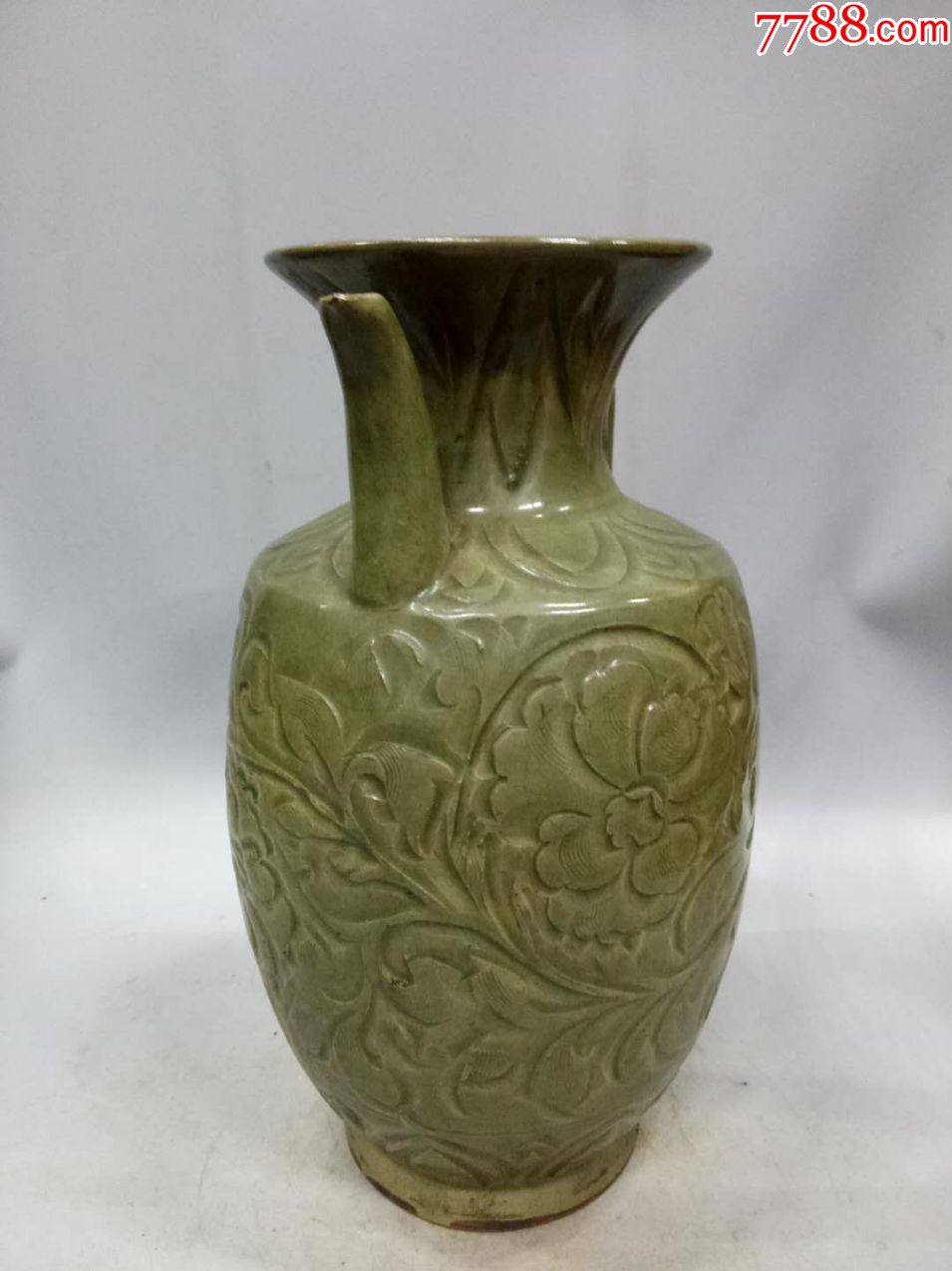青釉刻花执壶
