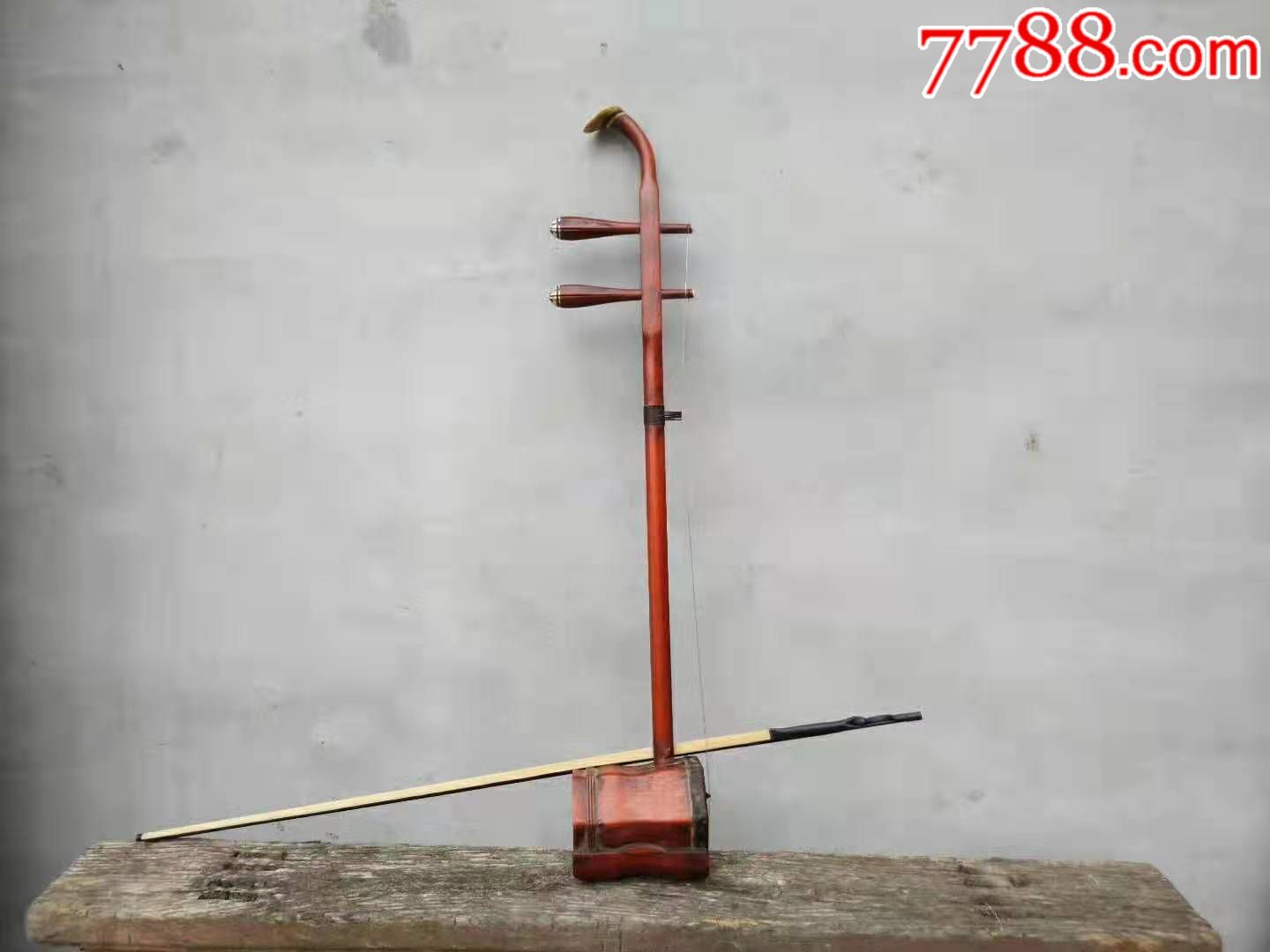 下乡收得民间老艺人所用红木二胡,蒙皮保存完好,音质极佳,经常使用