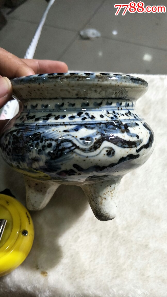 现代工艺品～仿明代青花瓷三足香炉