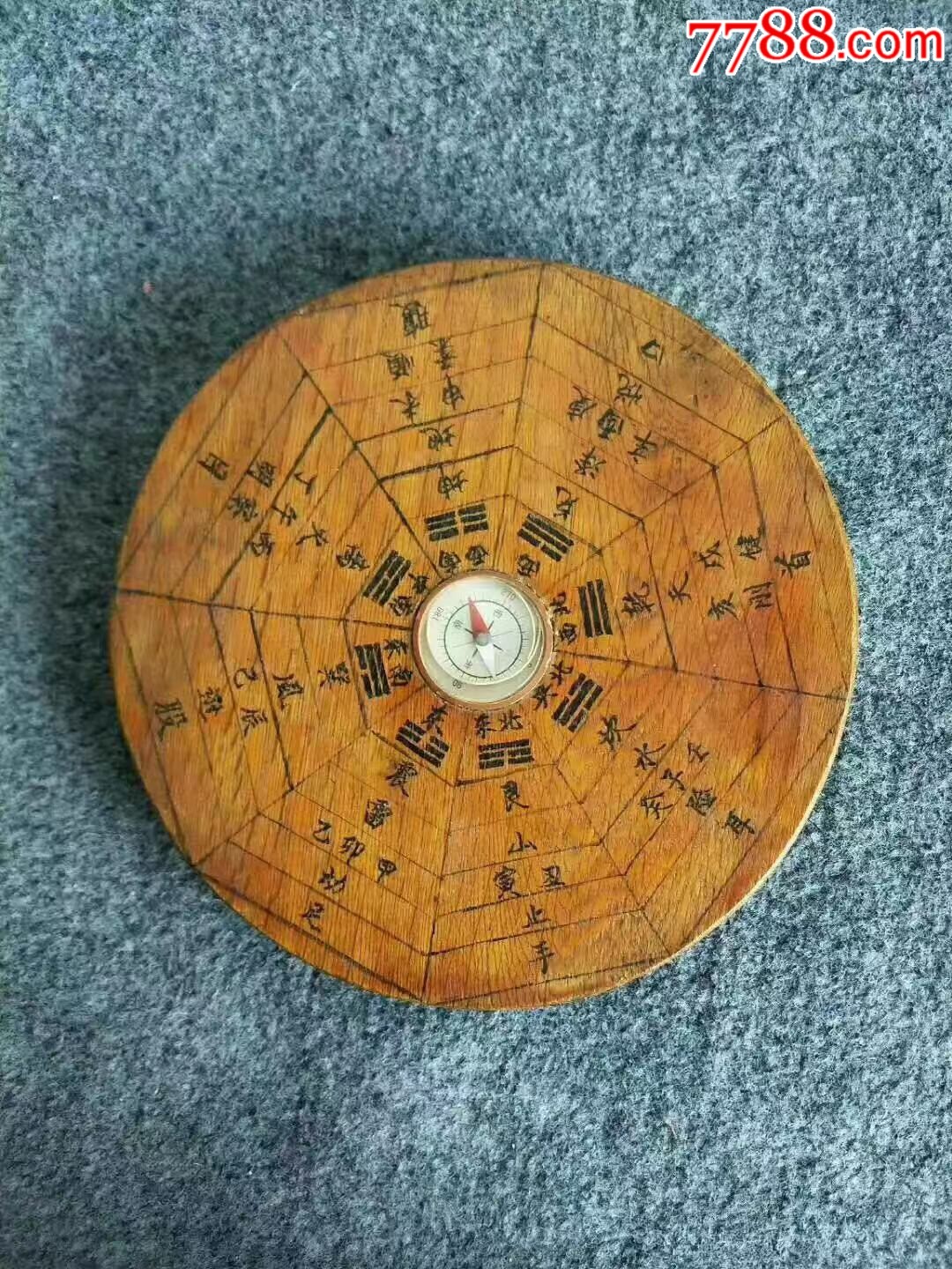 罗盘,品相如图,完整包老.