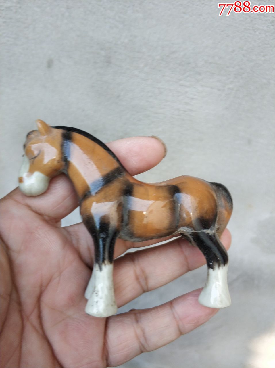 断了一条腿的瓷器马几十年的东西