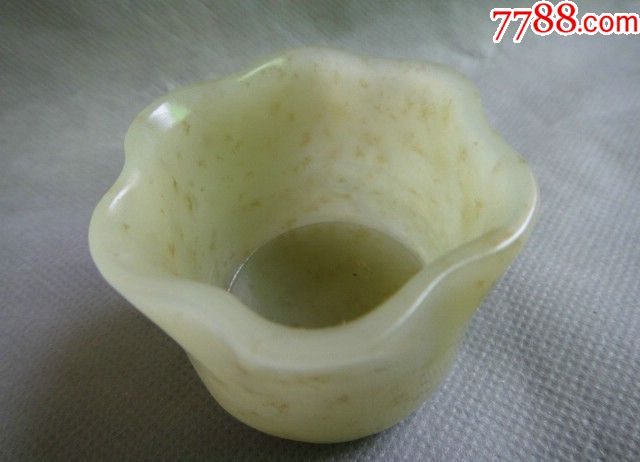 梅花口和田玉酒杯