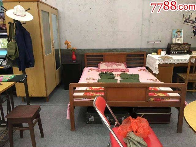 90年代怀旧生活场景客厅置景知识份子家庭场景老物件怀旧拍摄展览