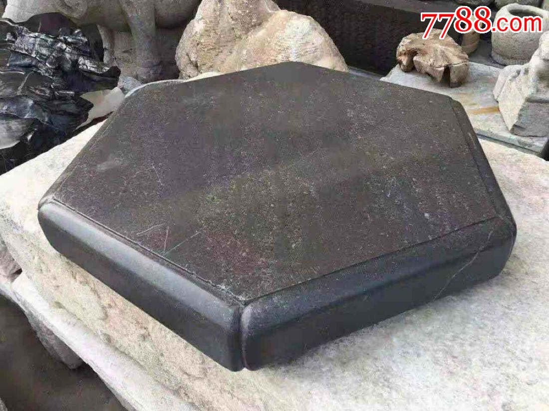 墨石,六角桌面一件,皮壳包浆一流.尺寸78x78x10