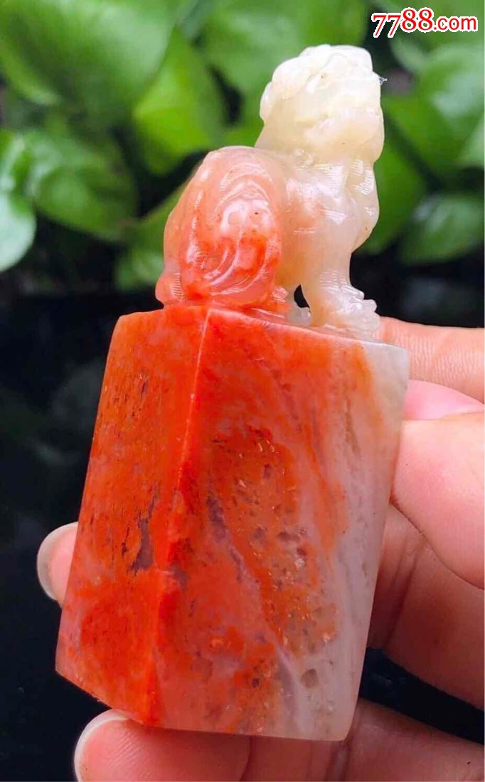 巴林鸡鸡血石瑞兽钮章,包真