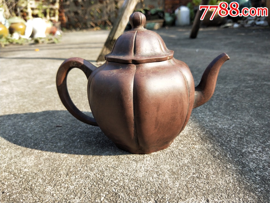 少见清代"大清乾隆年制"款紫砂壶