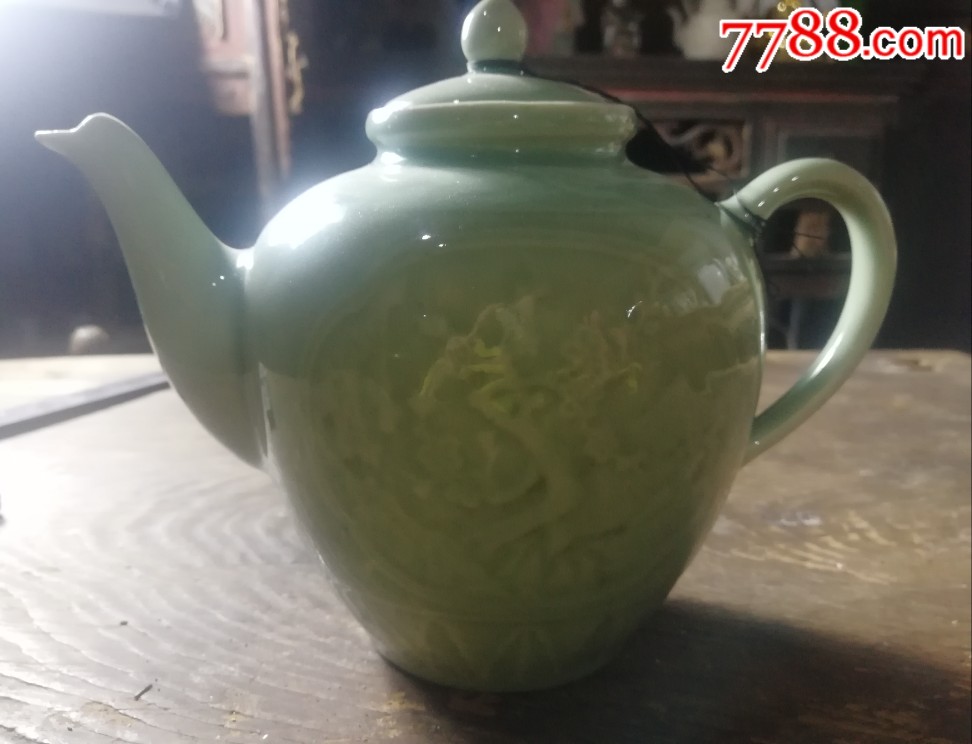 80年代的中国龙泉瓷器茶壶一把,全品