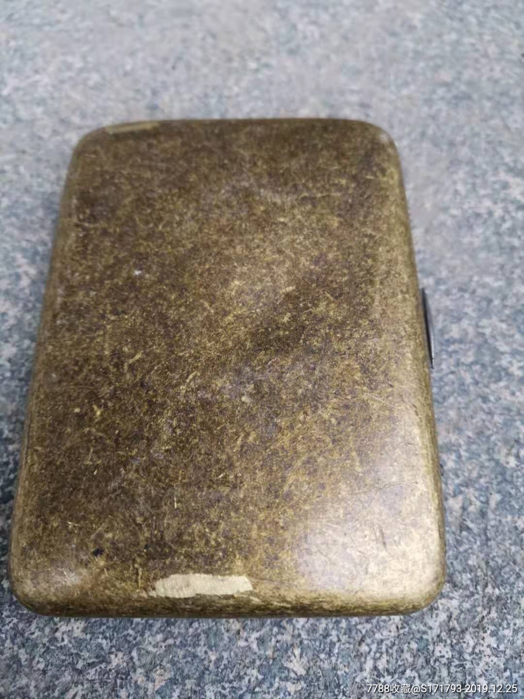 全铜烟盒一个