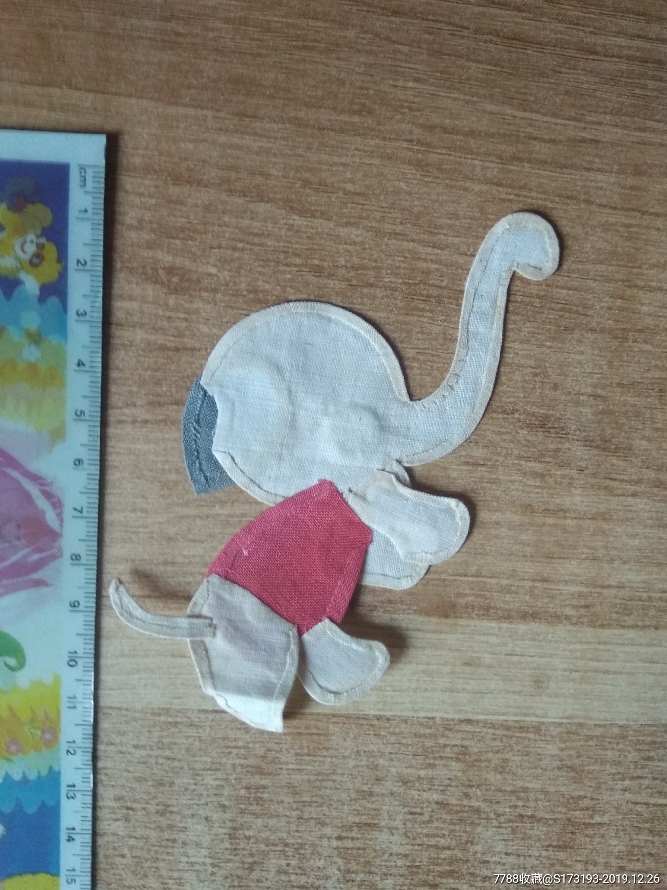 80年代/纯手工/布艺粘贴画/小象/一个/布料有些发黄/品弱有折痕