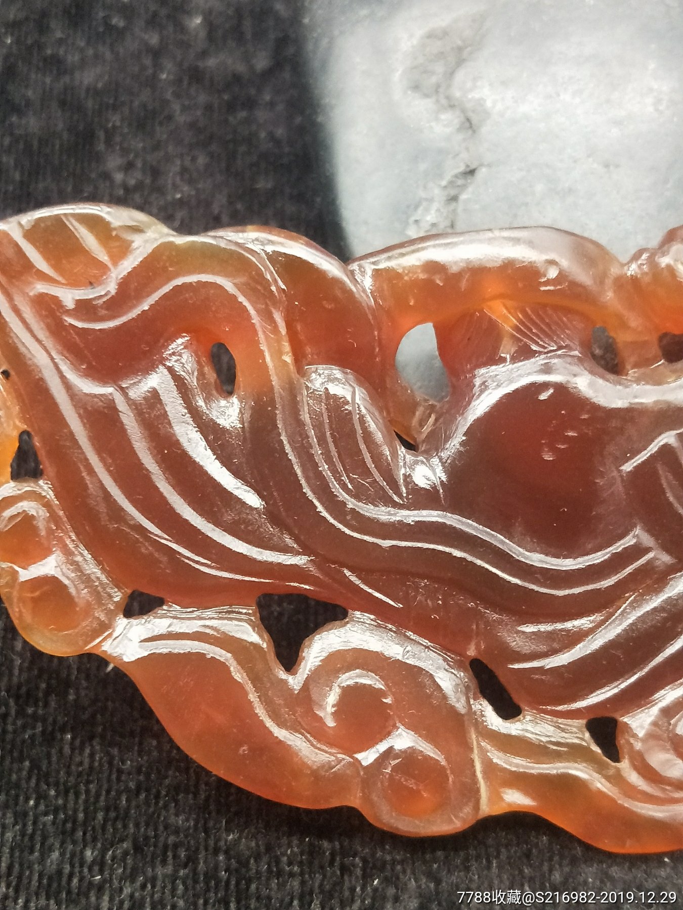 金元时期酒红玛瑙透雕双飞天