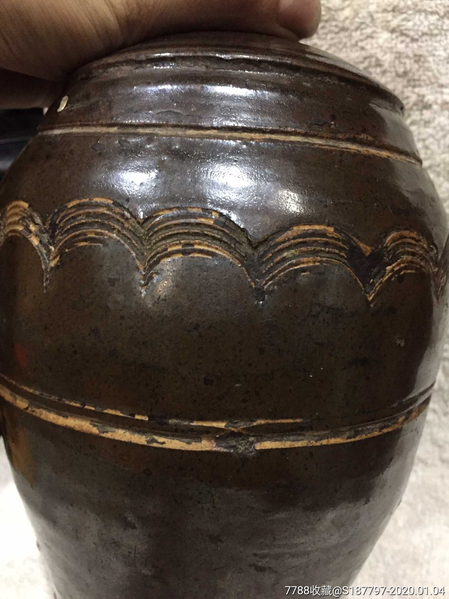 西夏灵武窑刻花大梅瓶