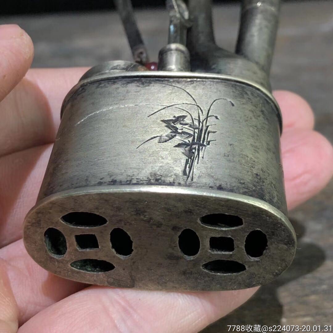 清代白铜水烟袋手工雕刻图案清晰完整无损小巧精致使用痕迹明显大开门
