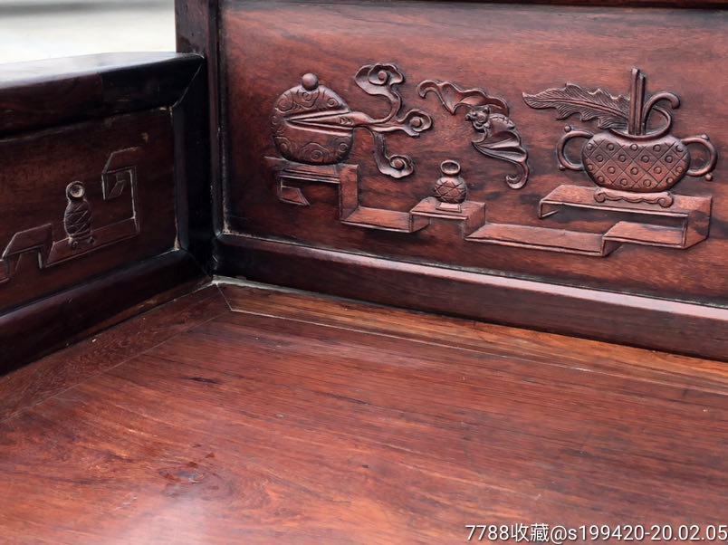 清代老红木连椅沙发.用料讲究,雕刻精湛,品项一流,保存完好.