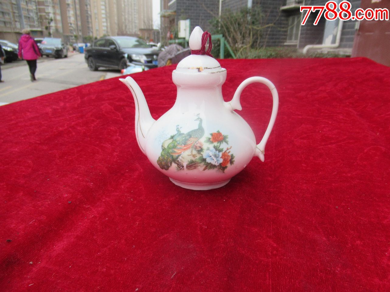 【酒壶收藏】七八十年代孔雀牡丹花图圆球形小酒壶(以